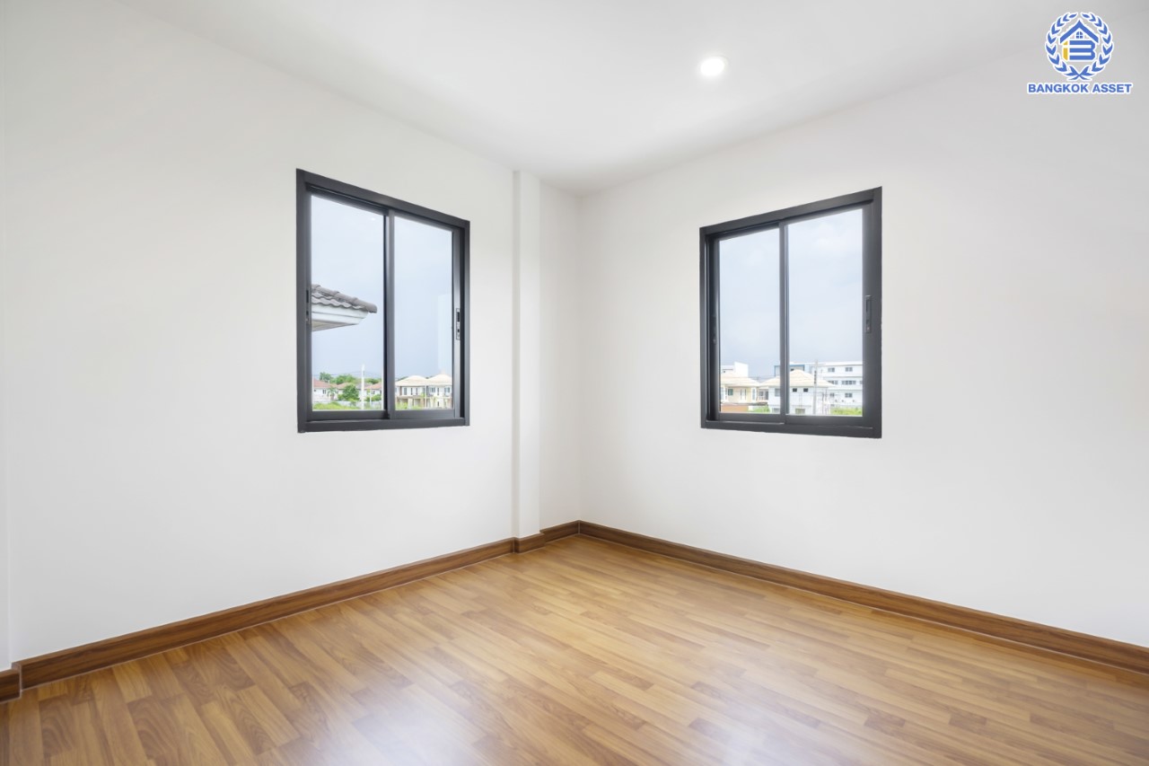 บ้านมือสองตกแต่งใหม่ แบรนด์ LH ม.ชัยพฤกษ์ บางใหญ่-เซ็นทรัลเวสต์เกต ตอบโจทย์ทุกการอยู่อาศัย เนื้อที่ 56.8 ตร.ว. ฟังก์ชัน 3 ห้องนอน 2 ห้องน้ำ 2 ที่จอดรถ บนทำเลดีที่สุด! ใกล้เซ็นทรัลเวสต์เกต ทางด่วน "กาญจนาภิเษก" และเพียง 10 นาที ถึงรถไฟฟ้า "สถานีคลองบางไผ่"